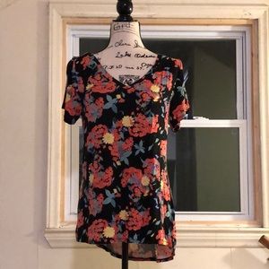 🌞LuLaRoe Christy Tee Size Medium (Size Down 1-2)
